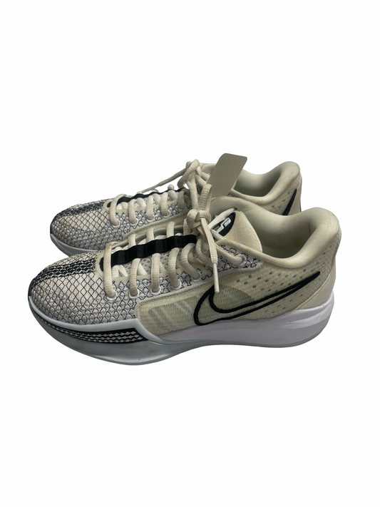Men’s 5.5 Nikes