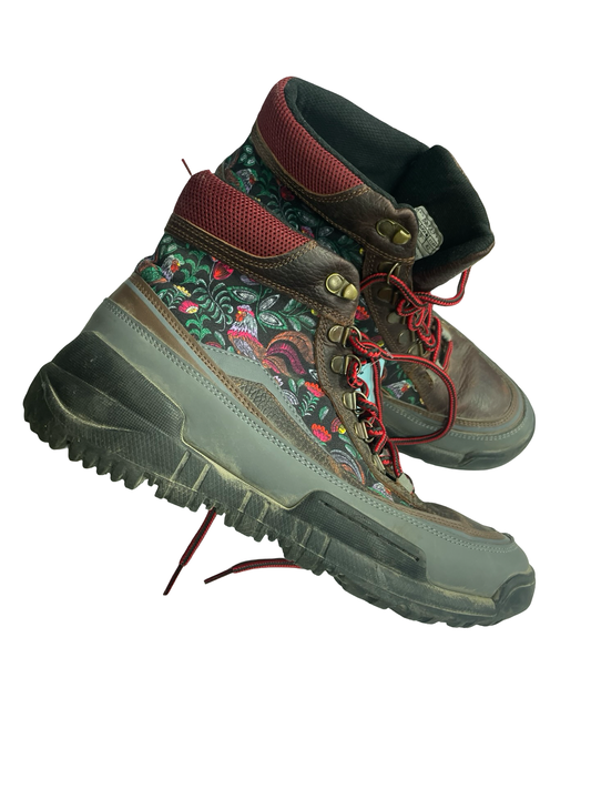 Women’s 11 Inkkas boots