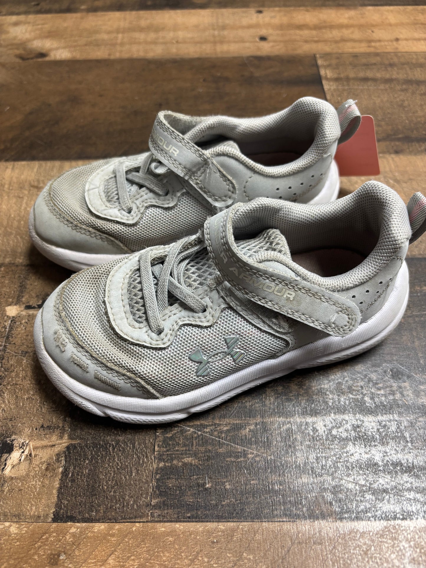 Girl’s UA shoes