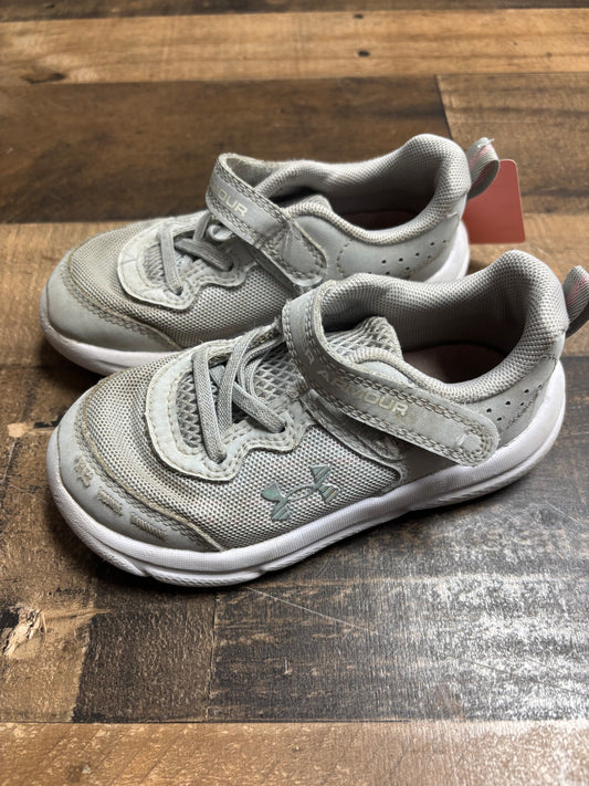 Girl’s UA shoes
