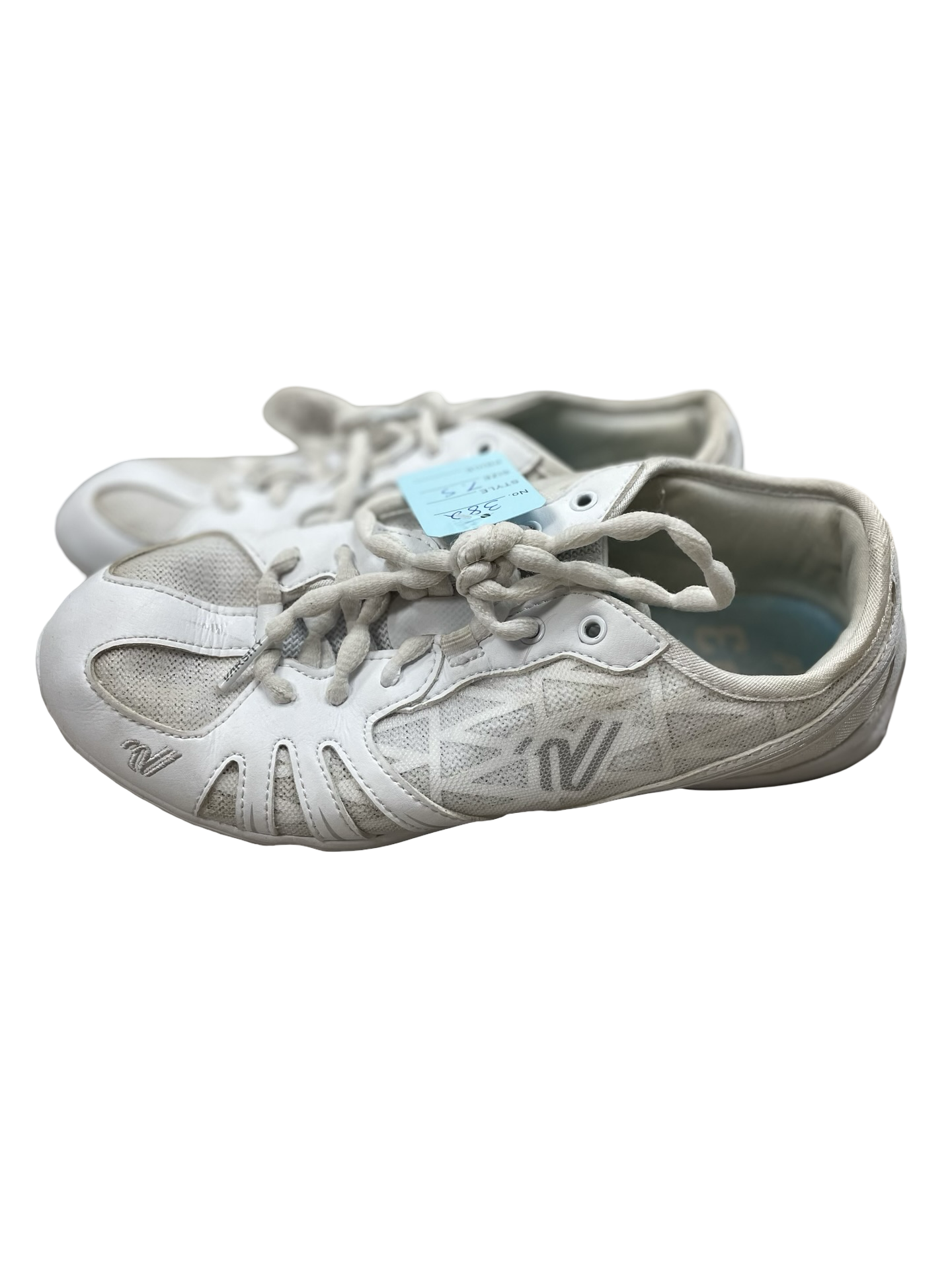 Women’s 7.5 cheer shoes