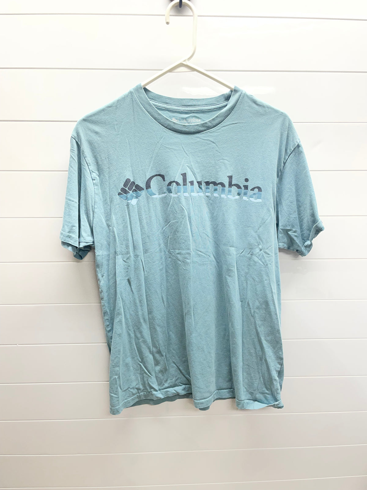 Men’s large Columbia tee