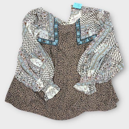 Women’s medium blouse