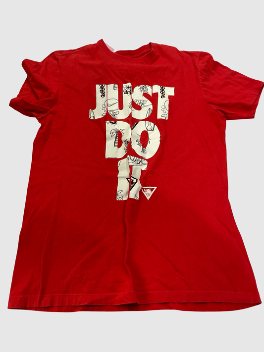 Men’s medium Nike tee