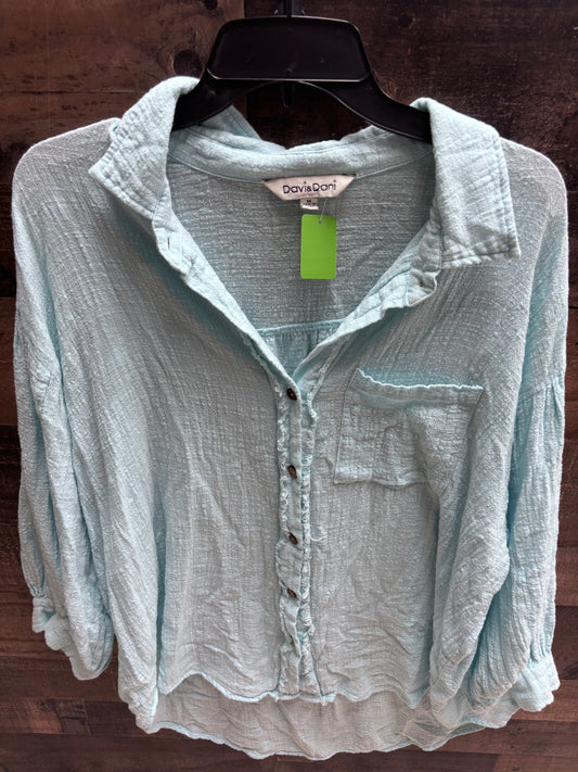 Women’s medium button shirt