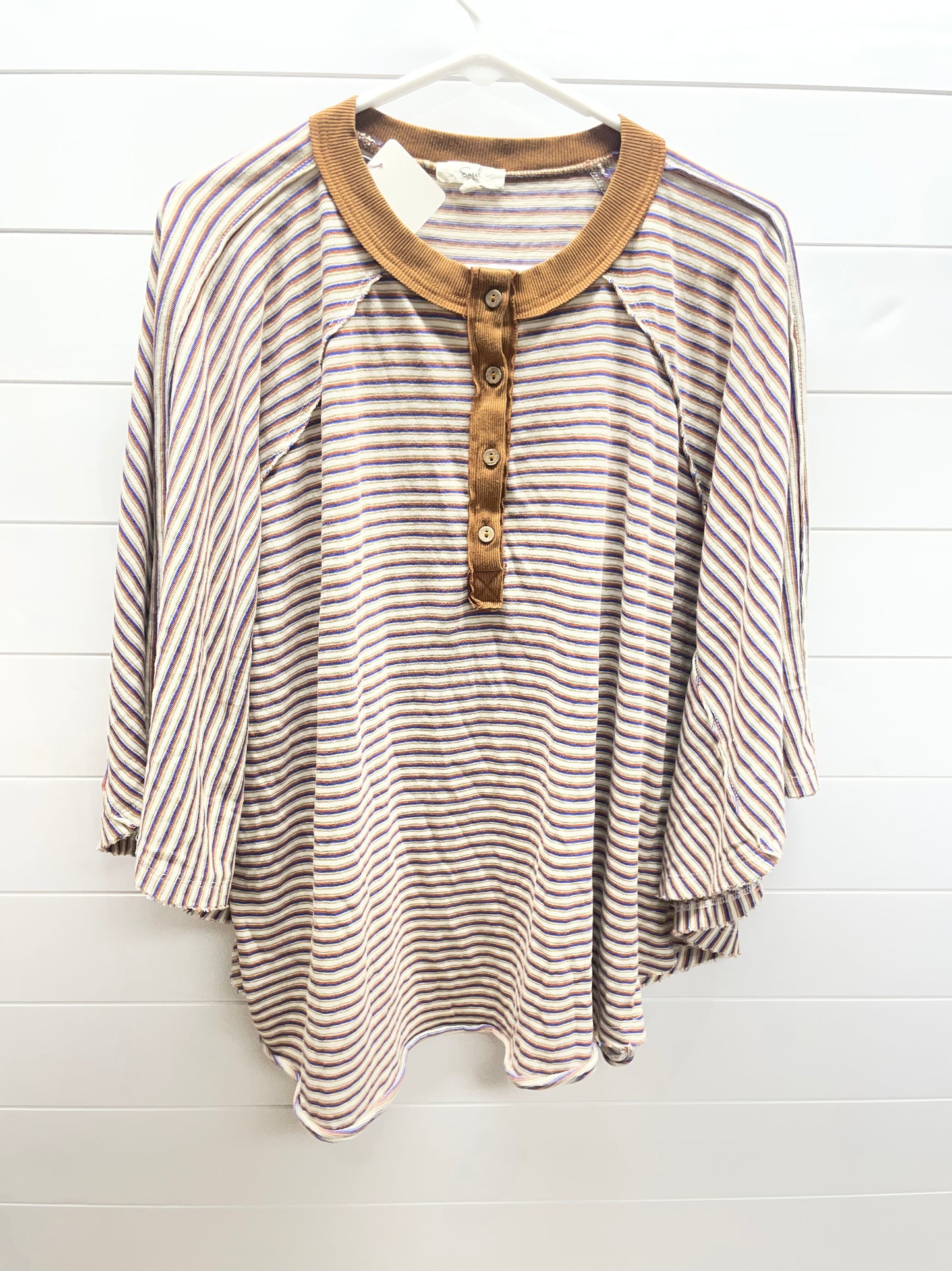 Women’s Easel Medium Top-oversized