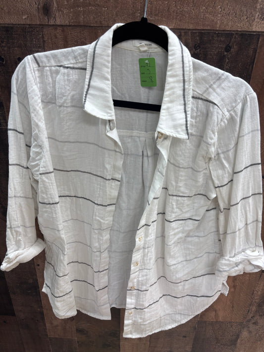 Women’s small button shirt