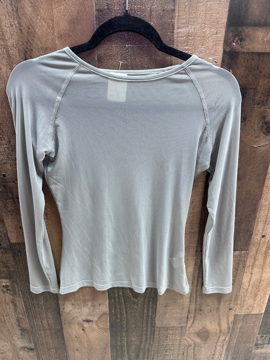 Women’s small mesh shirt (snags)