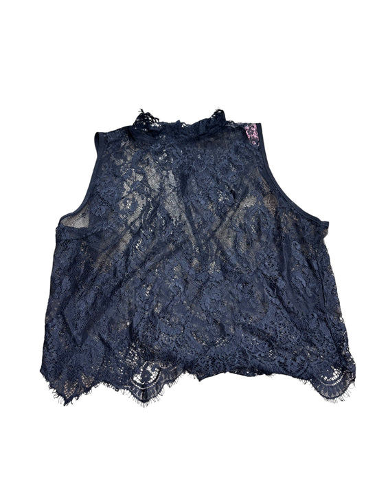 Women’s medium lace cropped tank