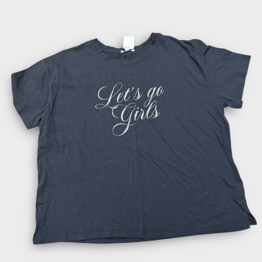 Women’s graphic tee- XL