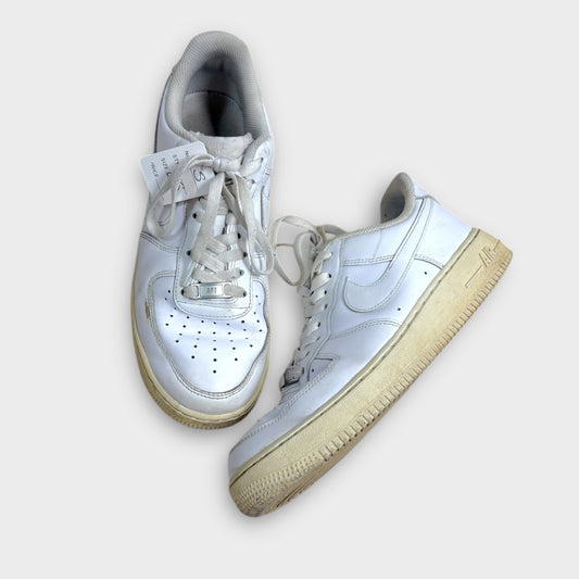 Men’s Nikes 8.5 (wear)