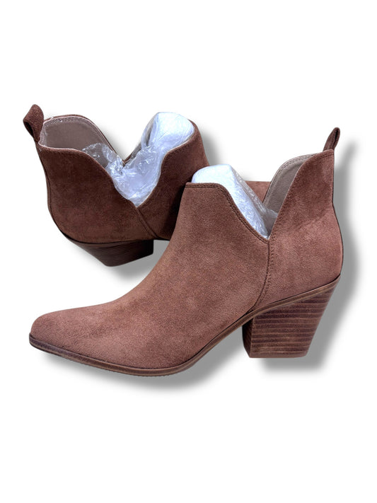 Women’s 9 boots nwt