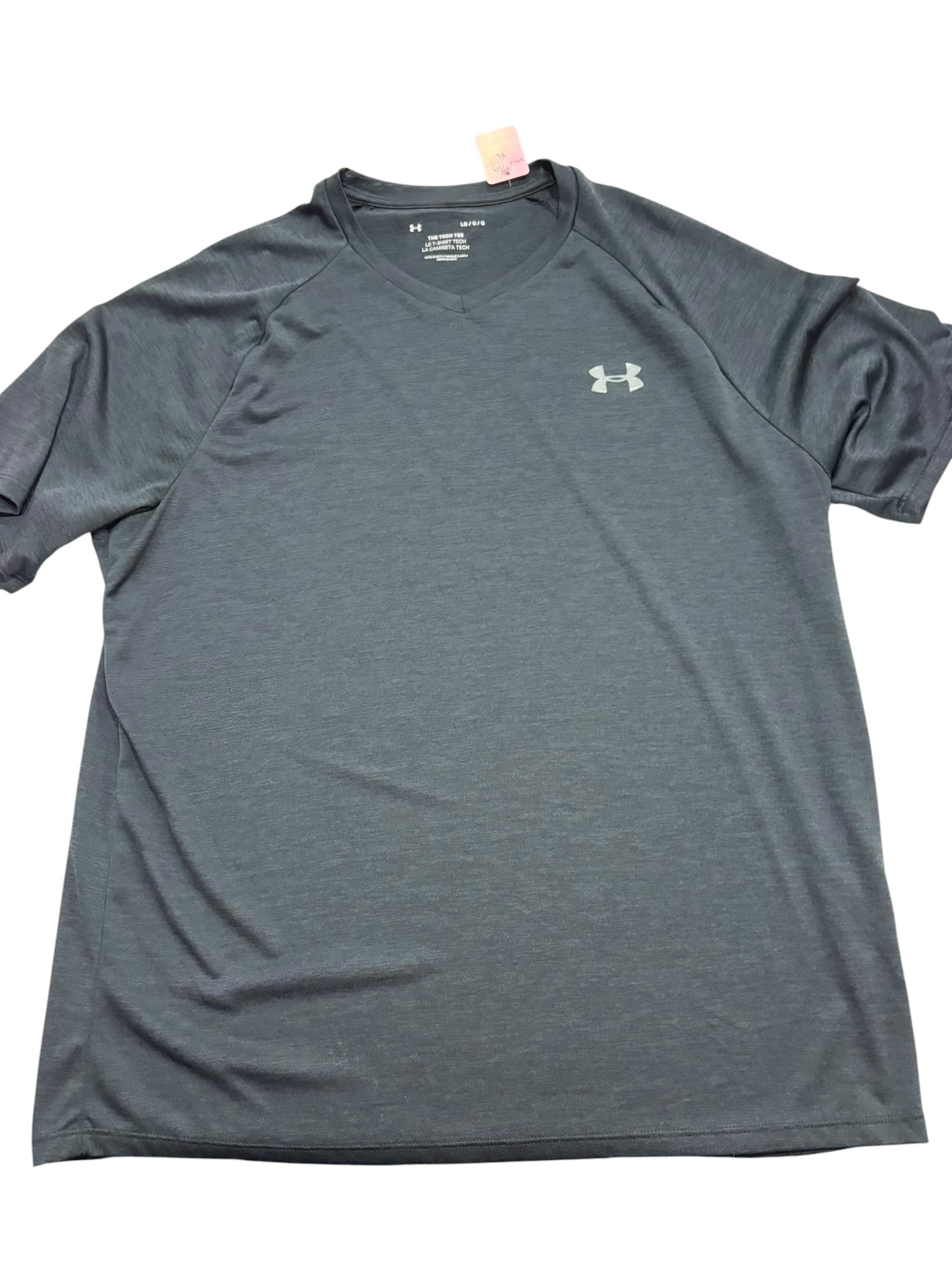 Men’s Large UA tee