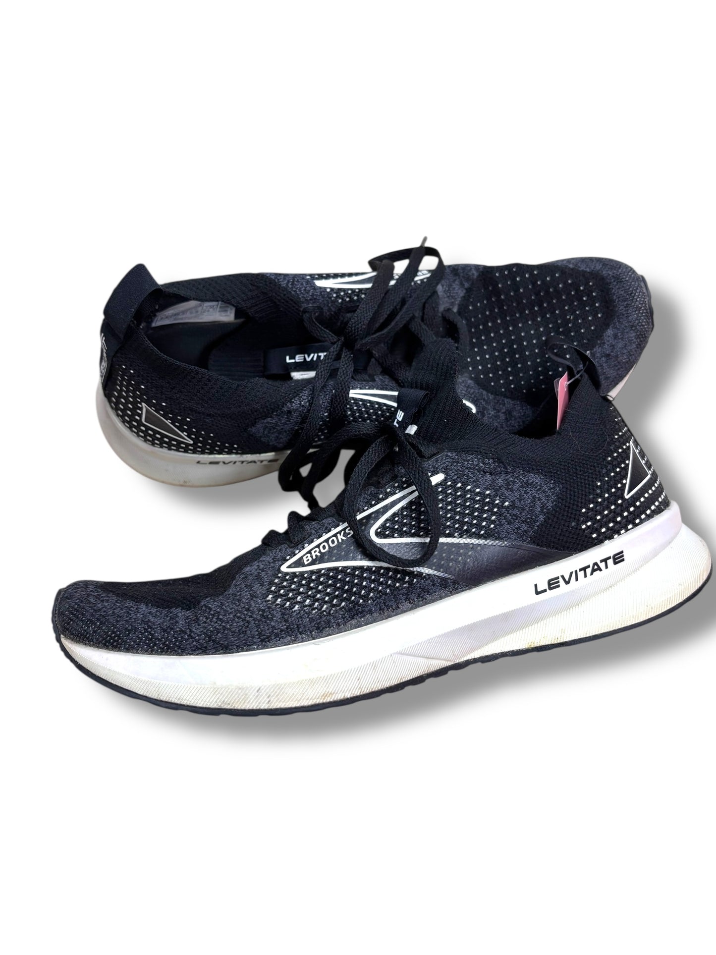 Women’s 7.5 brooks