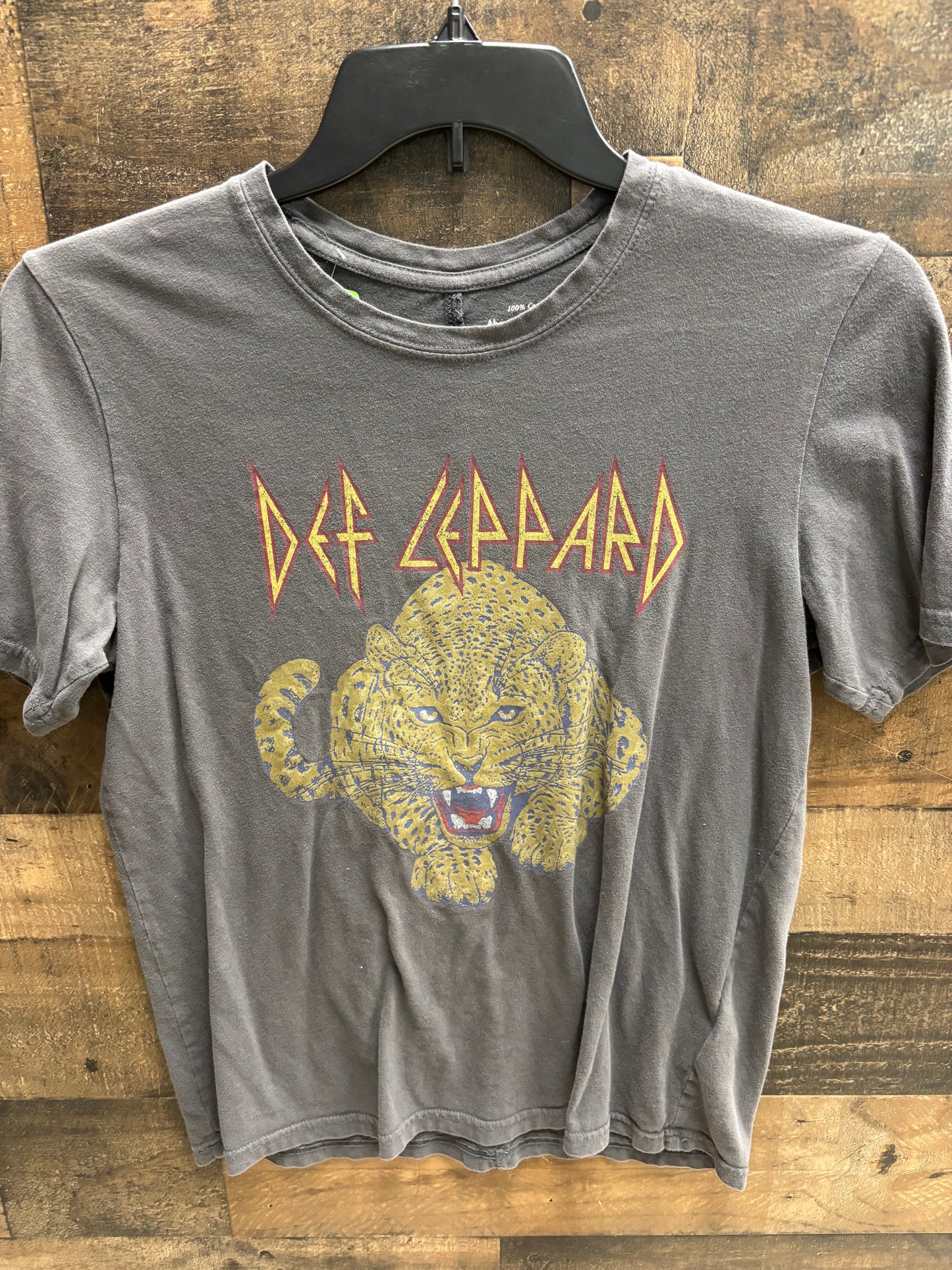 Women’s small graphic shirt