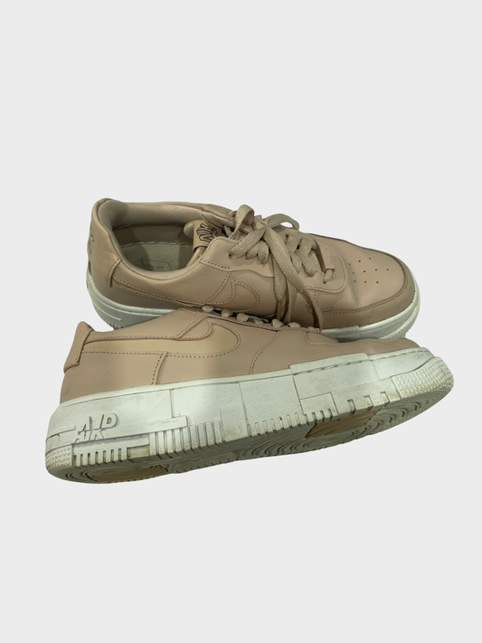 Women’s 8 Nikes