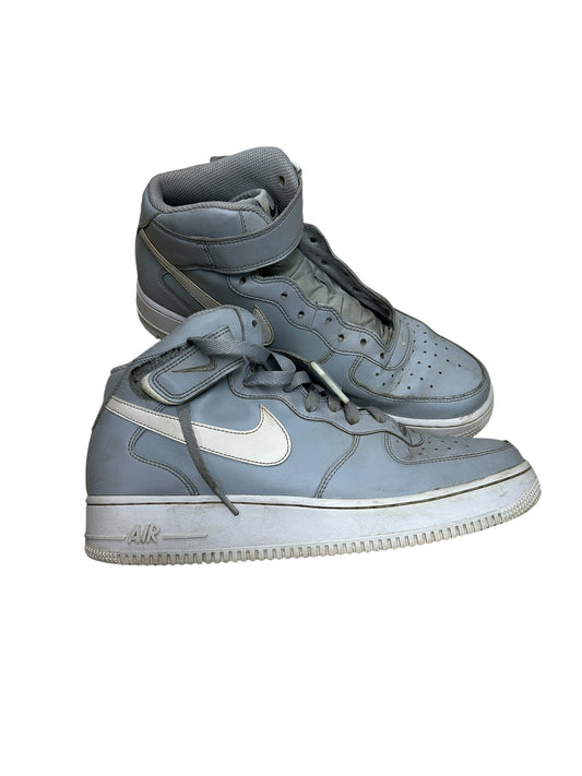 Men’s 9.5 Nike shoes no laces