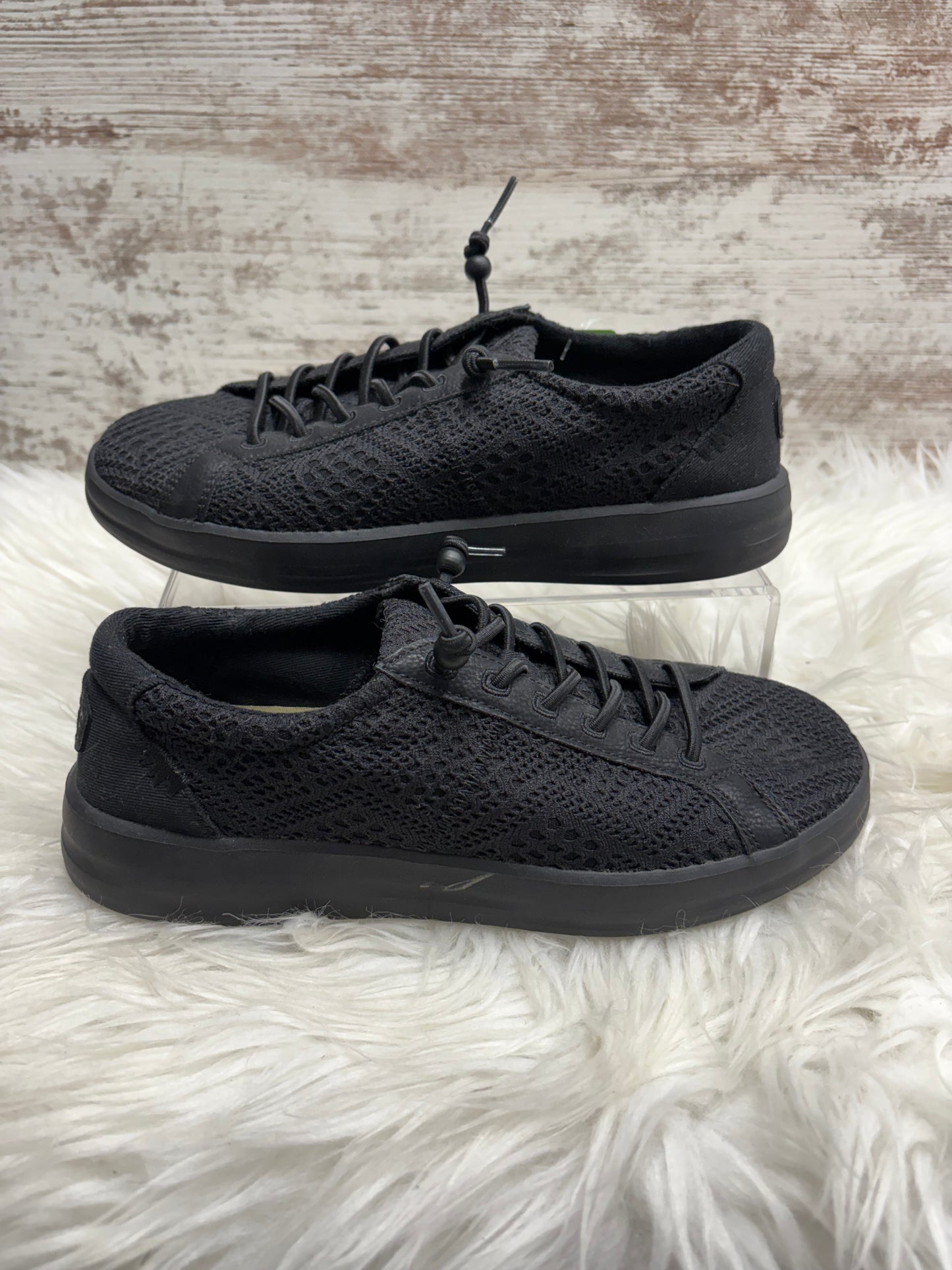 Women’s 6 Heydude Shoes