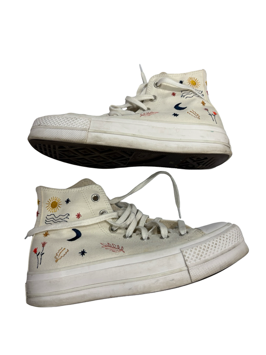 Women’s 8 converse