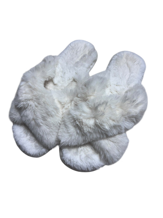 Women’s slippers 9/10