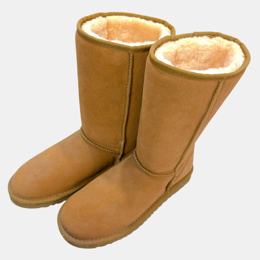 Women’s Ugg boots sz 9