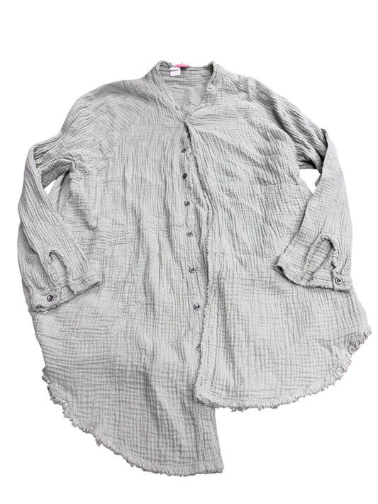Women’s medium button shirt (green)