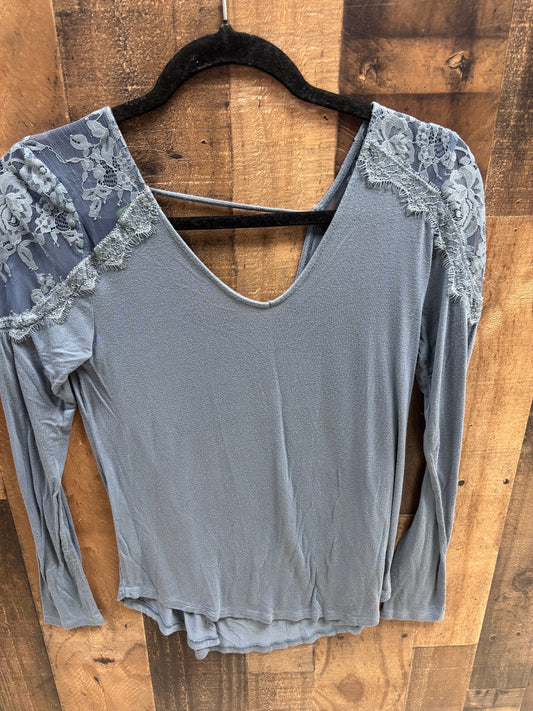 Women’s small long sleeve
