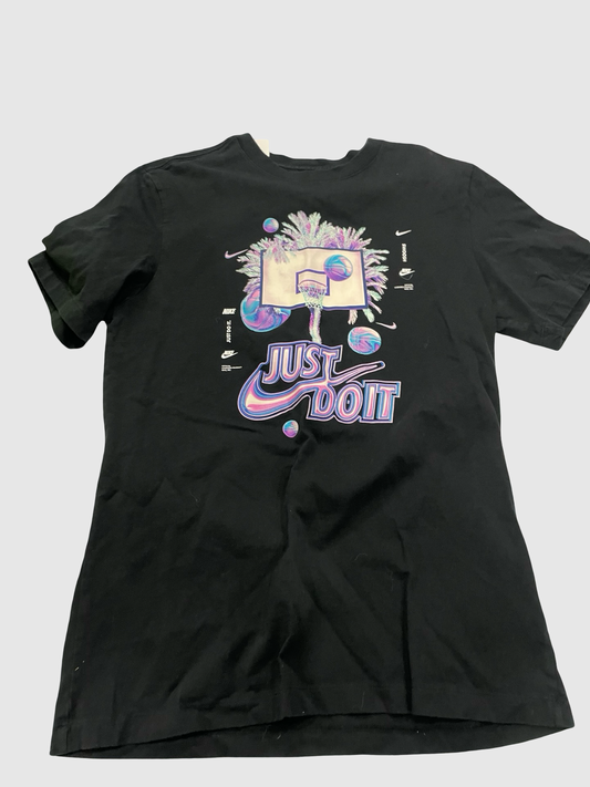 Men’s medium Nike tee
