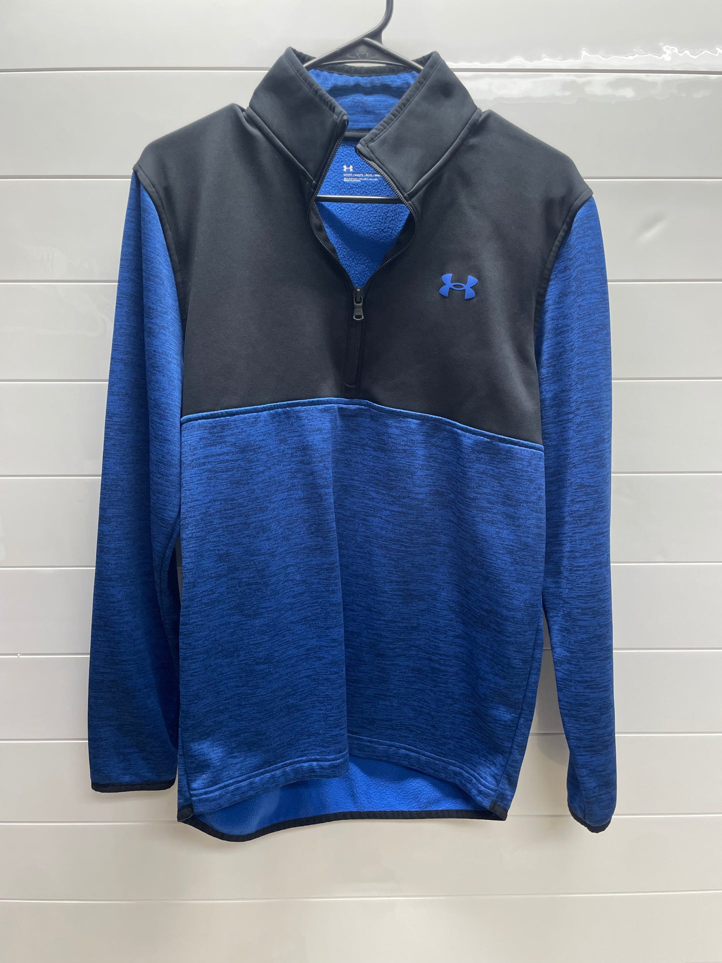 Men’s small UA Pullover