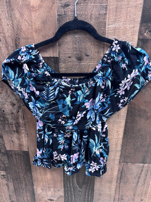 Women’s xs cropped shirt