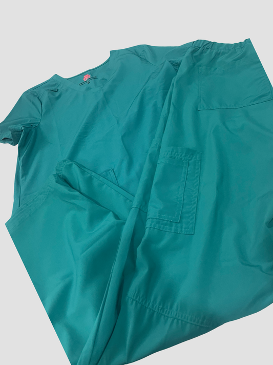 Women’s medium scrub set