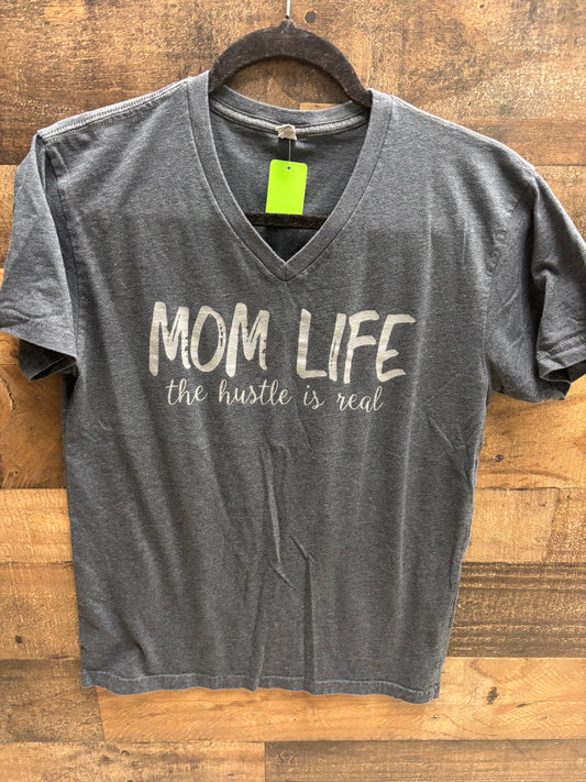 Women’s small graphic shirt mom