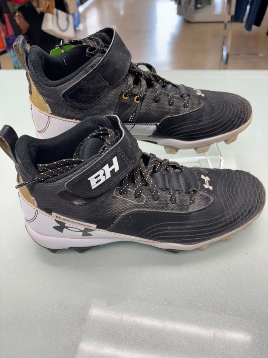 Men’s 8 cleats UA