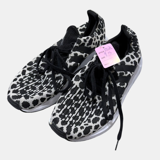 Women’s Adidas shoes 9.5