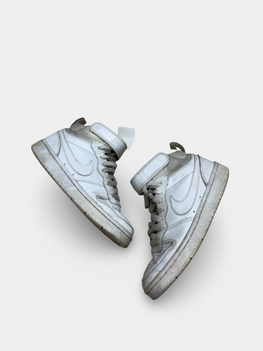 Boys 3.5Y Nikes-Worn