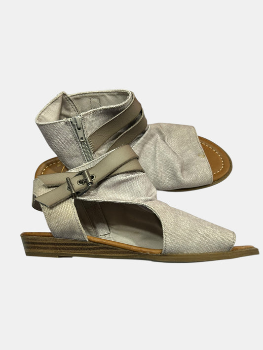 Women’s 10 sandal