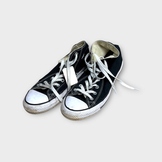 Women’s Converse sz 8