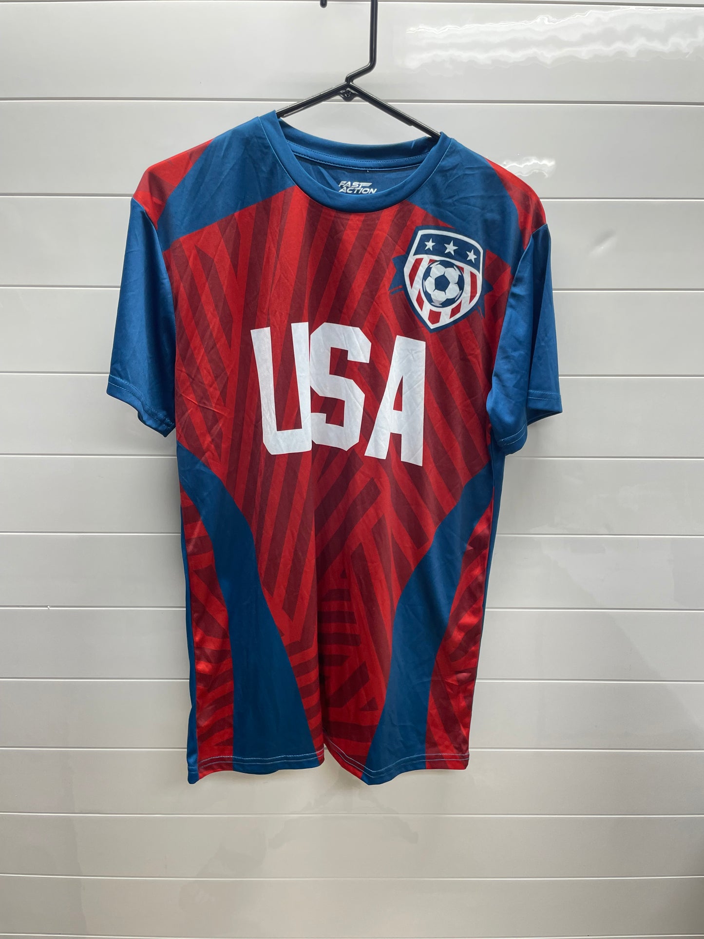 Men’s medium tee