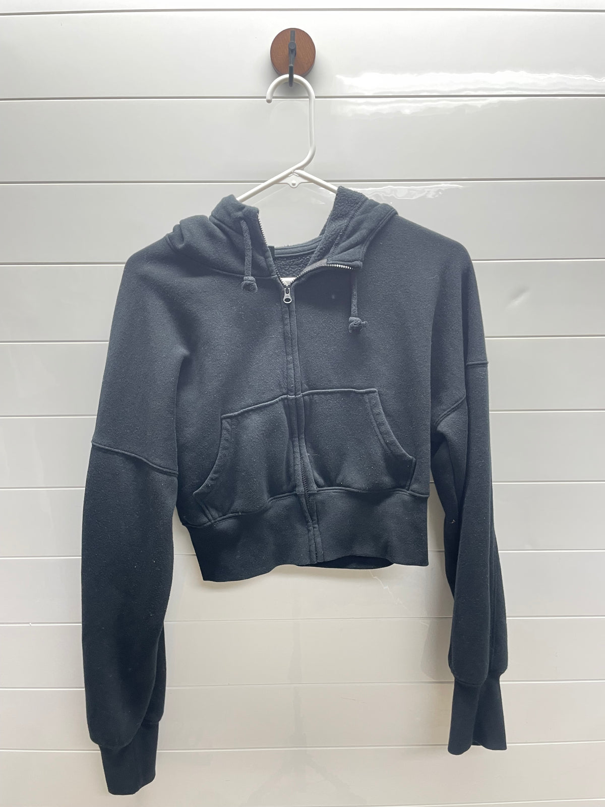 Women’s medium crop zip up