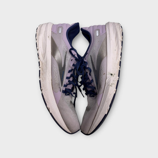 Women’s 10 Brooks - some stains