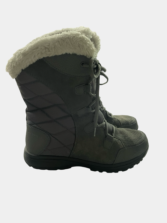 Women’s 8 Columbia Boots