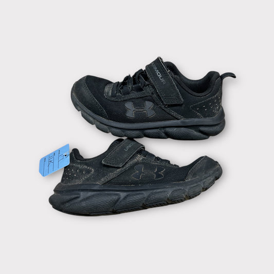 Boys 11k UA shoes-need cleaned