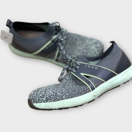 Women’s TRAQ shoes sz 9
