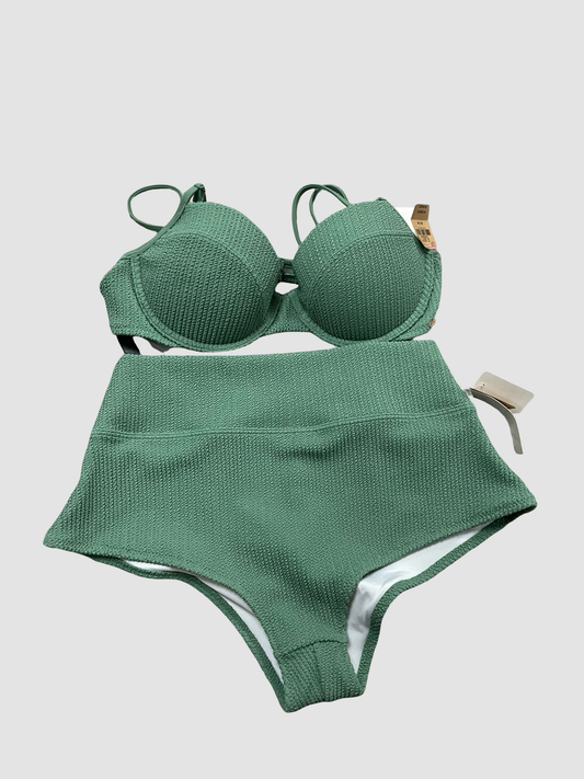 Women’s Medium Top/Large Bottom Swimsuit NWT