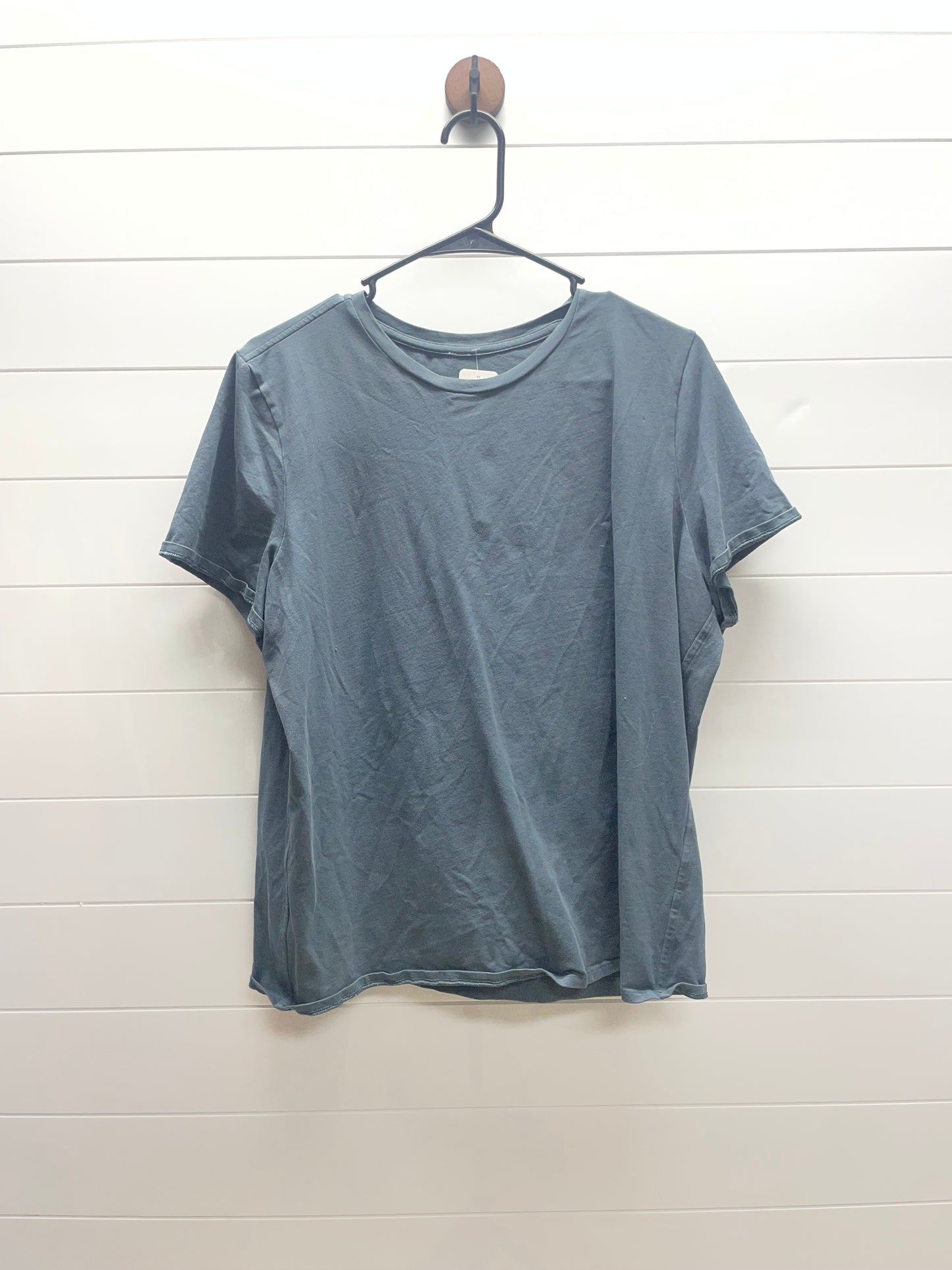Women’s 10 Lululemon Tee
