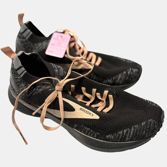 Women’s Brooks sz 8