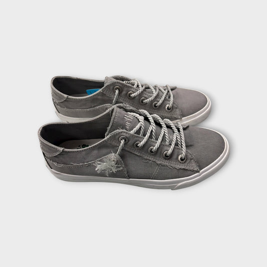 Women’s 8.5 blowfish sneaker