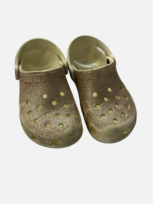 Girls 11c crocs (wear)