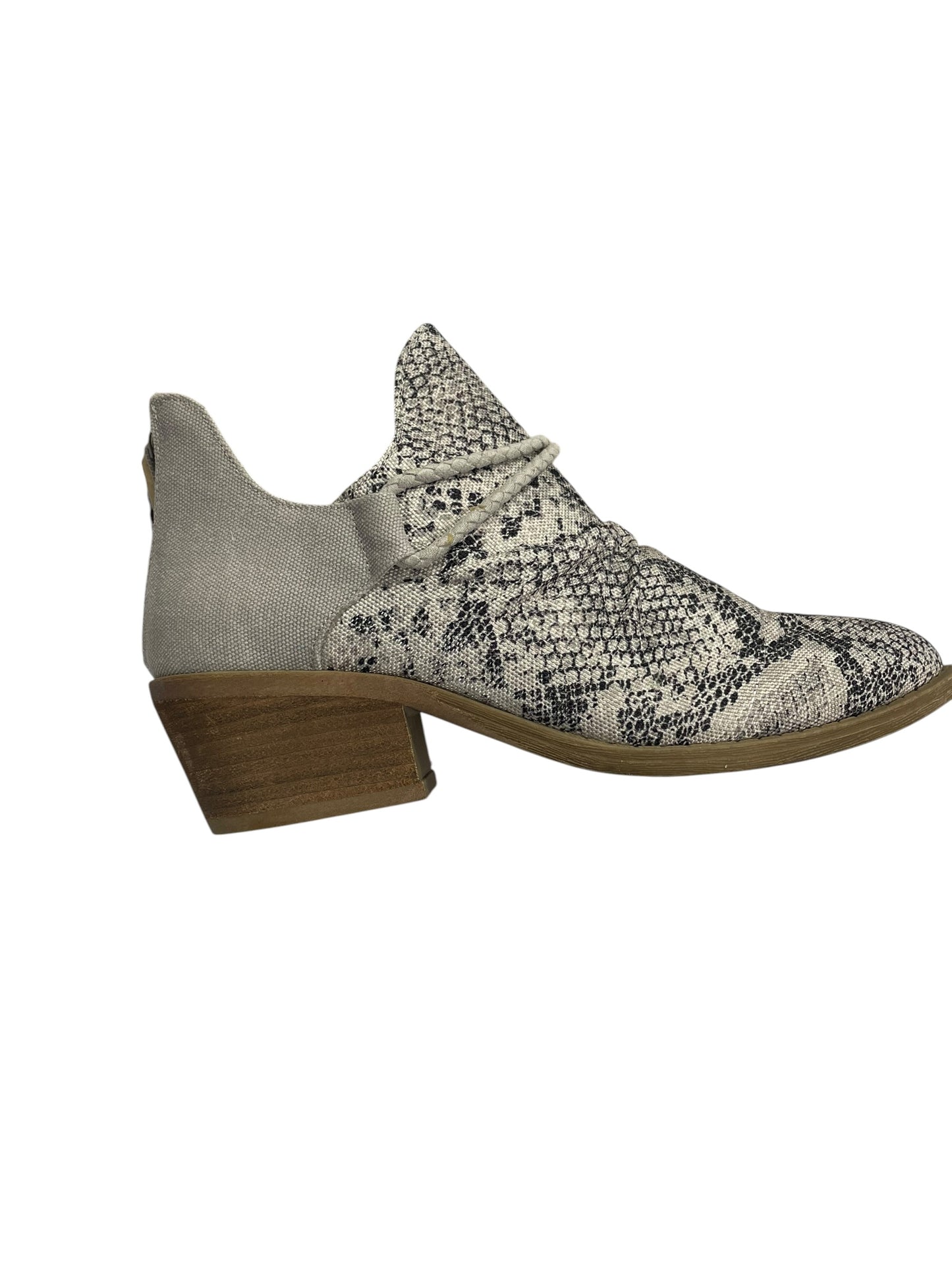 Women’s 9 new boots