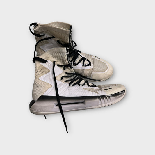 Womens 8 Ua Shoes-Volleyball(Some wear)